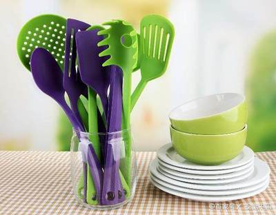 廚房塑料制品煥新秘籍 清潔、除味、去漬全攻略